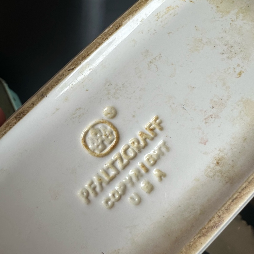 Pfaltzgraff Ceramic Butter Dish with Green Pea Pod Design - Picture 6 of 6